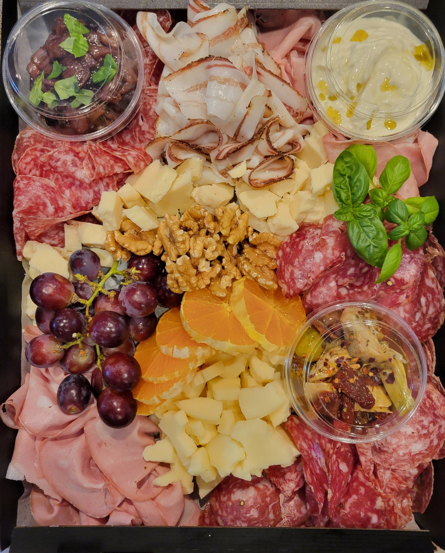 CLASSIC CHARCUTERIE BOX Medium